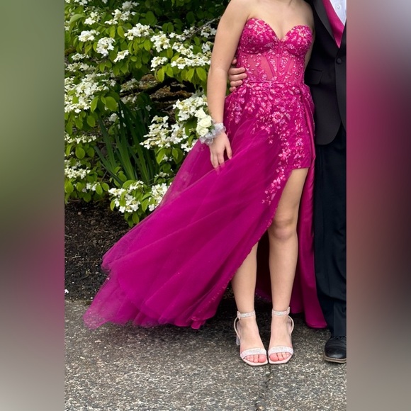 Beautiful formal dress - Picture 3 of 3